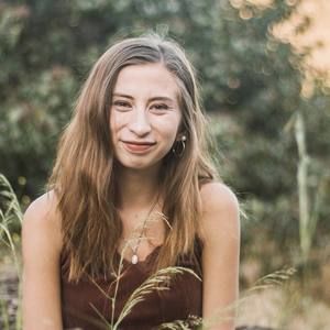 Meet your Posher, Elise